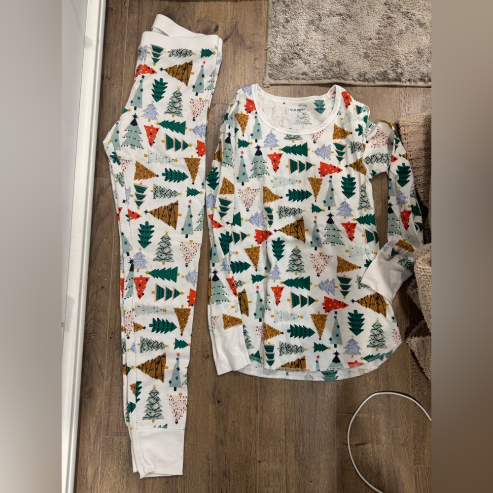 Old Navy Festive Tree Print Pajama Set - Multicolor